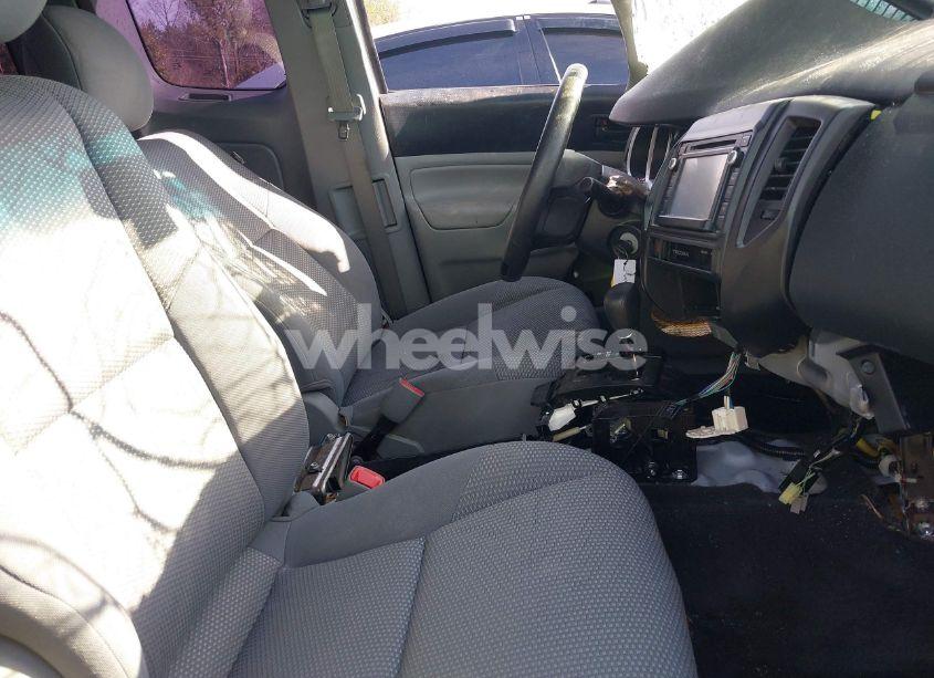 Photo 5 of 2015 Toyota Tacoma (VIN 5TFTX4CN0FX054003)