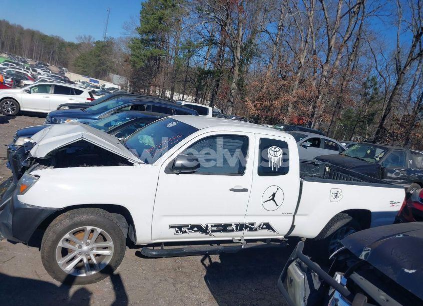 Photo 14 of 2015 Toyota Tacoma (VIN 5TFTX4CN0FX060433)