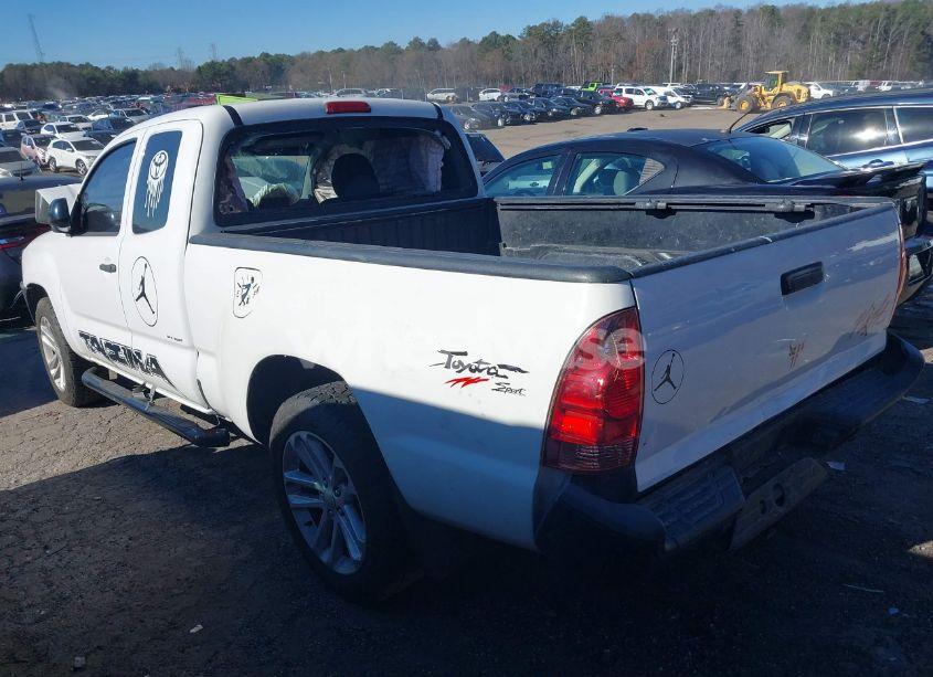 Photo 3 of 2015 Toyota Tacoma (VIN 5TFTX4CN0FX060433)