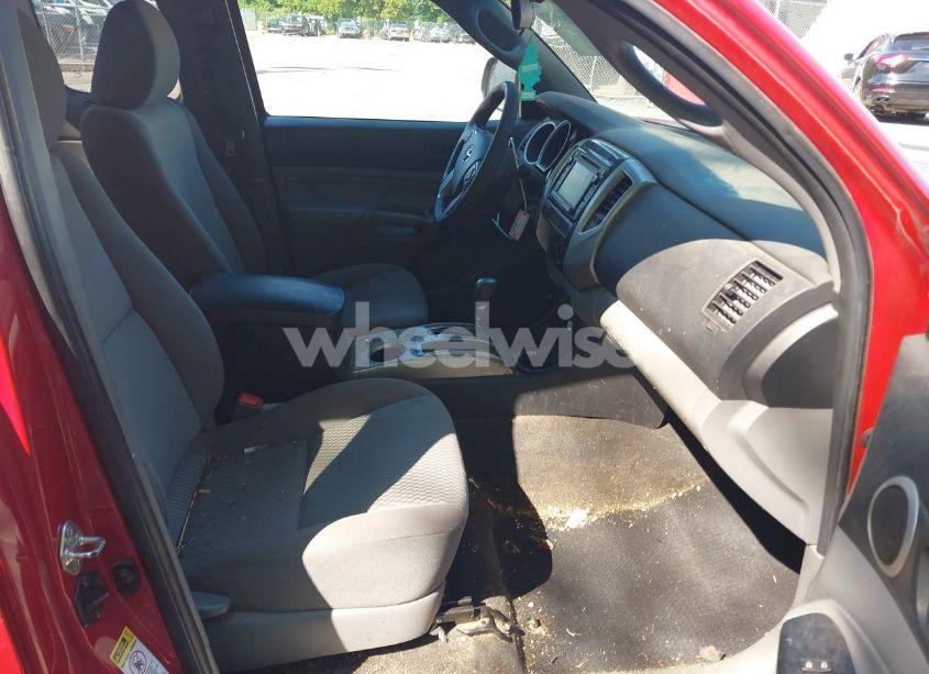 Photo 5 of 2015 Toyota Tacoma (VIN 5TFTX4CN0FX067303)