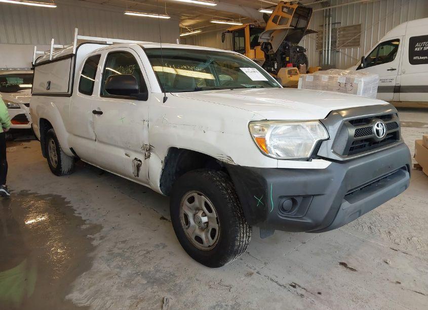 2015 Toyota Tacoma (VIN 5TFTX4CN1FX057332) main photo