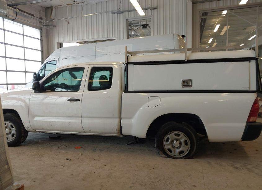 Photo 14 of 2015 Toyota Tacoma (VIN 5TFTX4CN1FX057332)