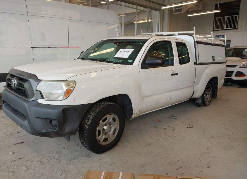 Photo 2 of 2015 Toyota Tacoma (VIN 5TFTX4CN1FX057332)