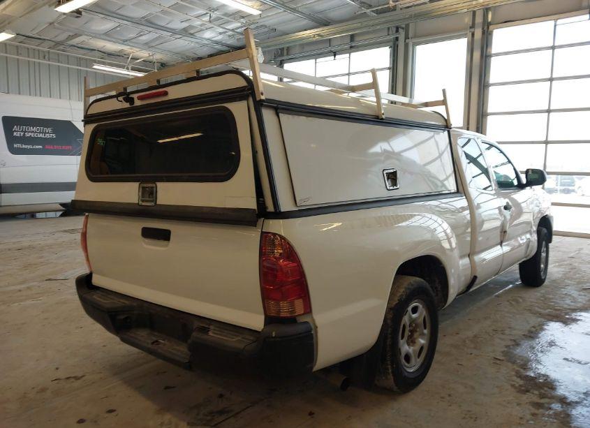 Photo 4 of 2015 Toyota Tacoma (VIN 5TFTX4CN1FX057332)