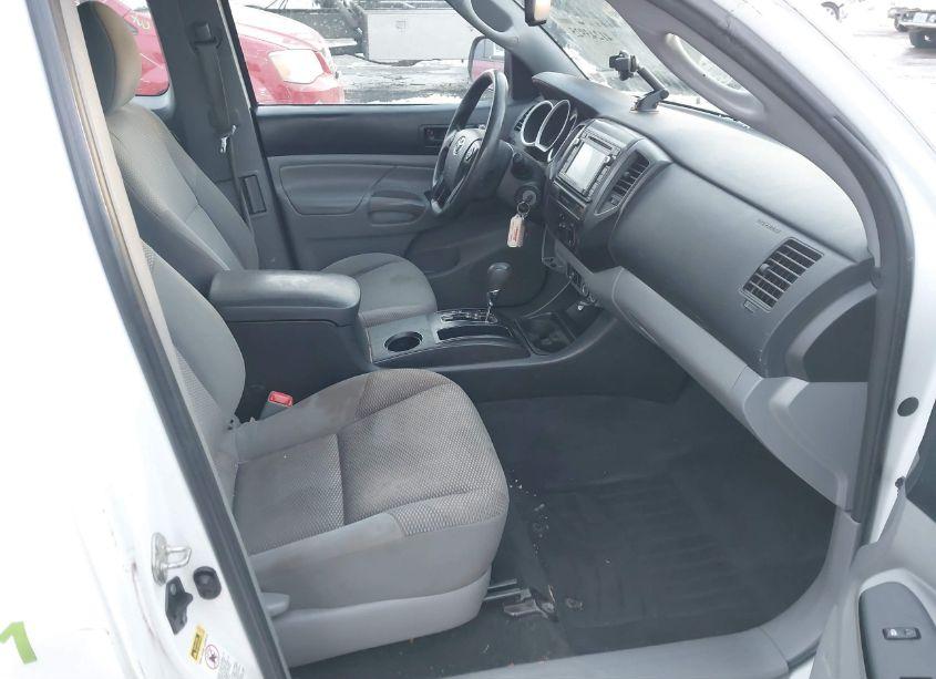 Photo 5 of 2015 Toyota Tacoma (VIN 5TFTX4CN1FX057332)