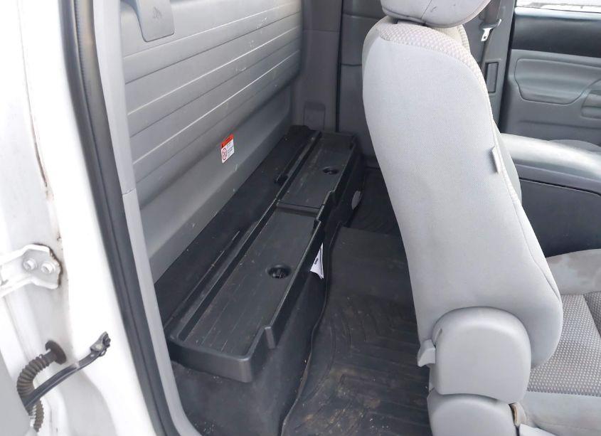Photo 8 of 2015 Toyota Tacoma (VIN 5TFTX4CN1FX057332)
