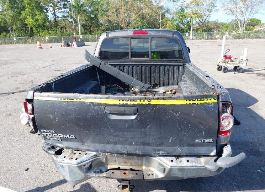 Photo 16 of 2015 Toyota Tacoma (VIN 5TFTX4CN1FX063471)