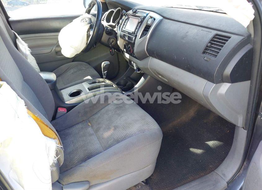 Photo 5 of 2015 Toyota Tacoma (VIN 5TFTX4CN1FX063471)