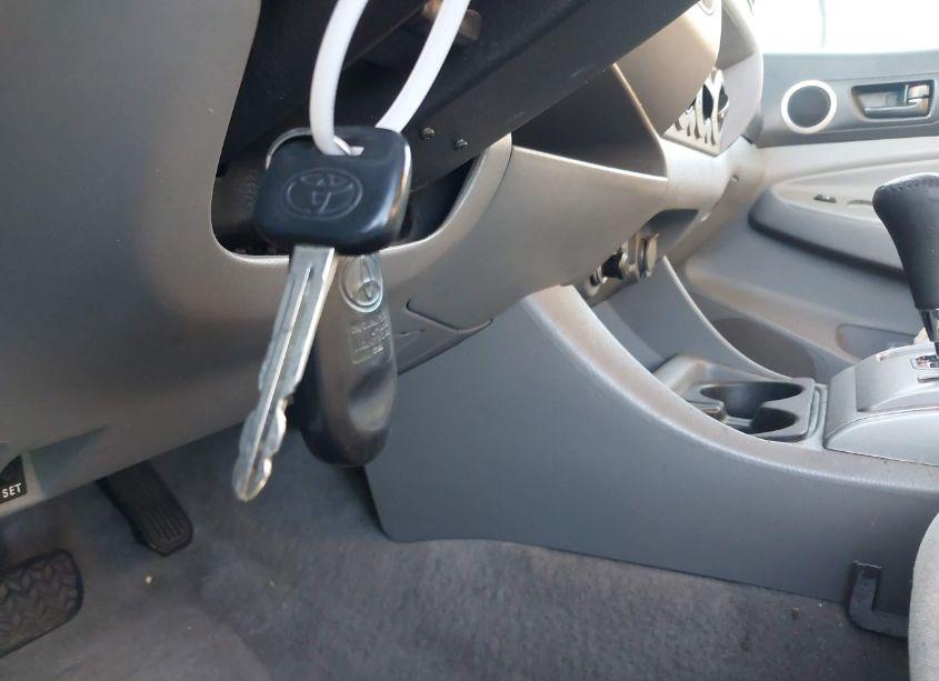 Photo 11 of 2011 Toyota Tacoma ACCESS CAB (VIN 5TFTX4CN2BX009932)