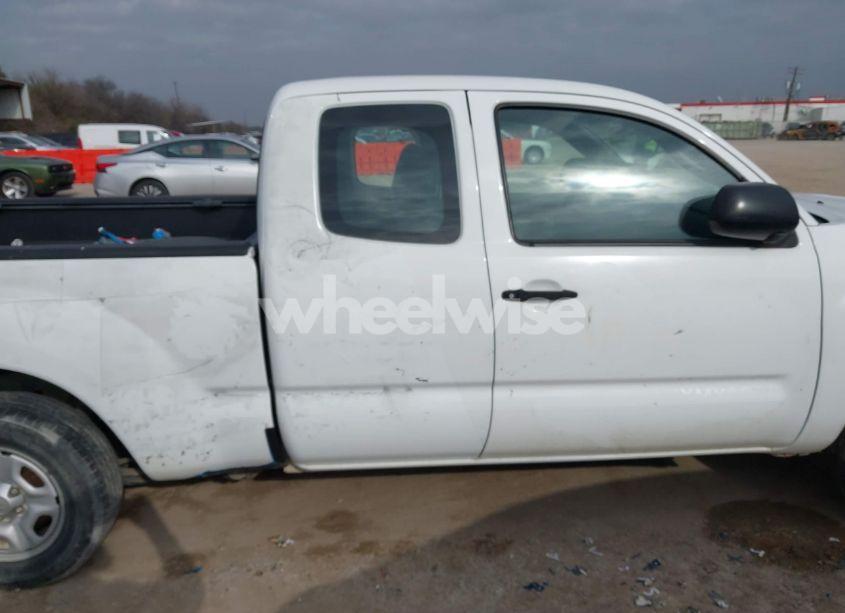 Photo 12 of 2015 Toyota Tacoma (VIN 5TFTX4CN2FX051491)