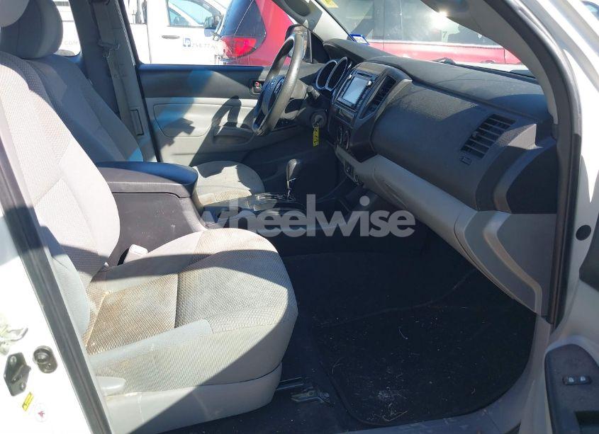 Photo 5 of 2015 Toyota Tacoma (VIN 5TFTX4CN2FX051491)