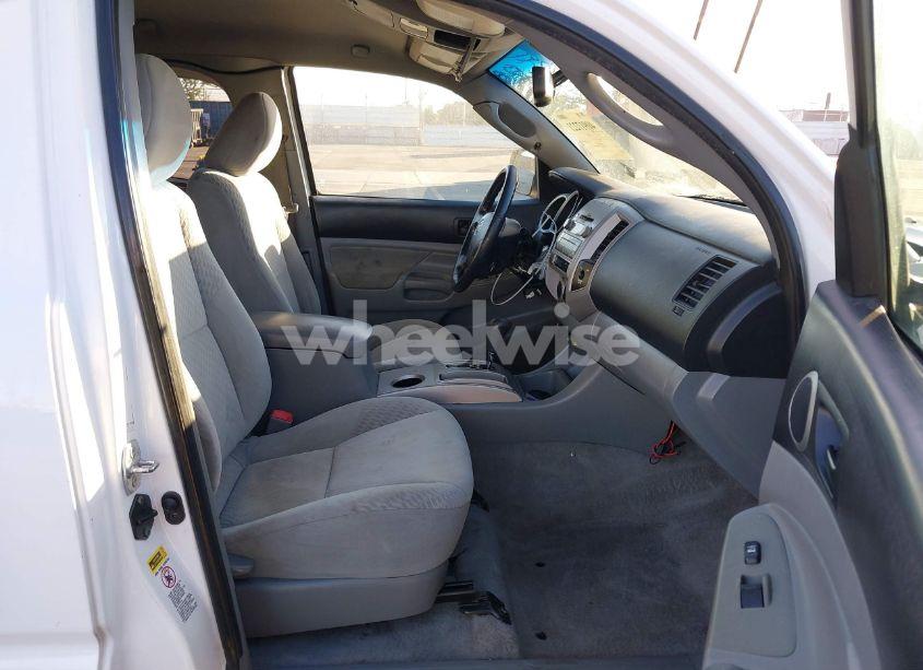Photo 5 of 2011 Toyota Tacoma ACCESS CAB (VIN 5TFTX4CN3BX009535)