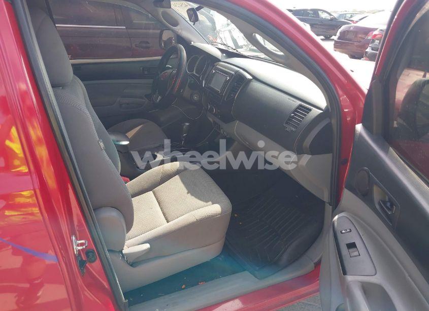 Photo 5 of 2015 Toyota Tacoma (VIN 5TFTX4CN3FX064864)