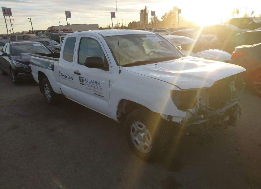 2015 Toyota Tacoma (VIN 5TFTX4CN4FX056711) main photo