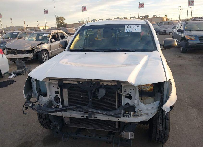 Photo 13 of 2015 Toyota Tacoma (VIN 5TFTX4CN4FX056711)