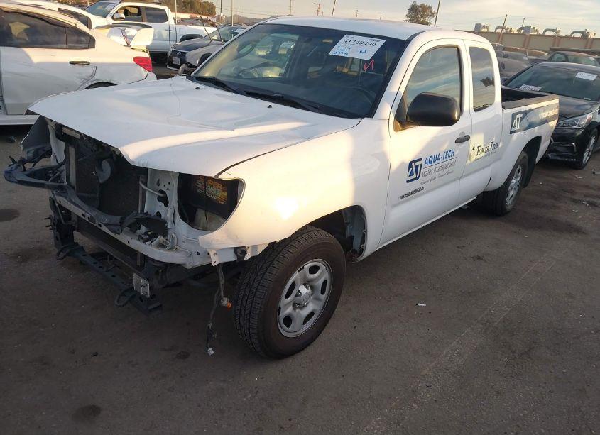 Photo 2 of 2015 Toyota Tacoma (VIN 5TFTX4CN4FX056711)