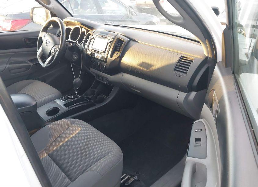 Photo 5 of 2015 Toyota Tacoma (VIN 5TFTX4CN4FX056711)