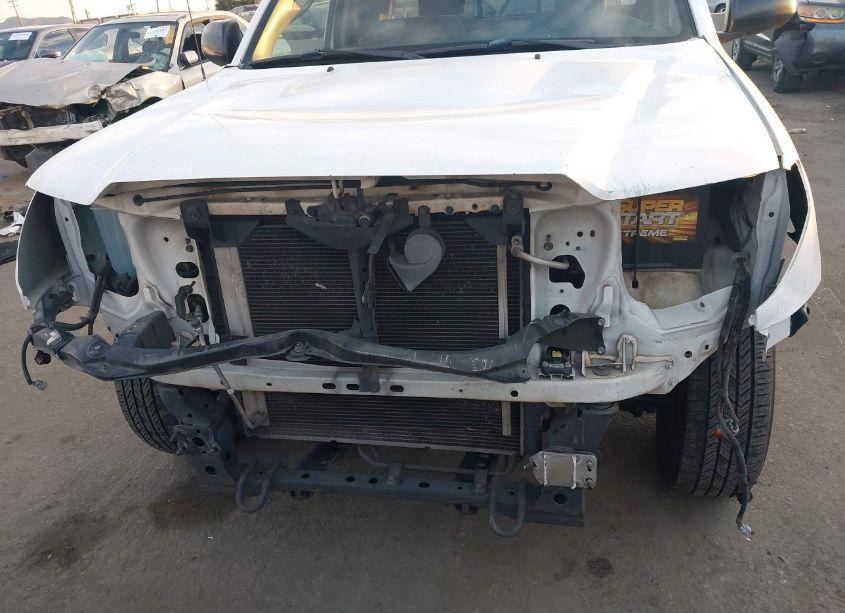 Photo 6 of 2015 Toyota Tacoma (VIN 5TFTX4CN4FX056711)