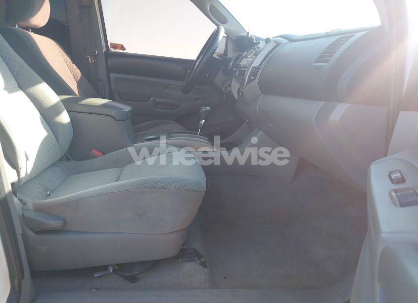 Photo 5 of 2011 Toyota Tacoma (VIN 5TFTX4CN5BX001369)