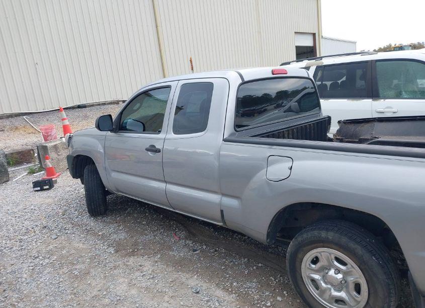 Photo 14 of 2015 Toyota Tacoma (VIN 5TFTX4CN5FX058032)