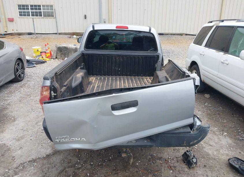 Photo 16 of 2015 Toyota Tacoma (VIN 5TFTX4CN5FX058032)