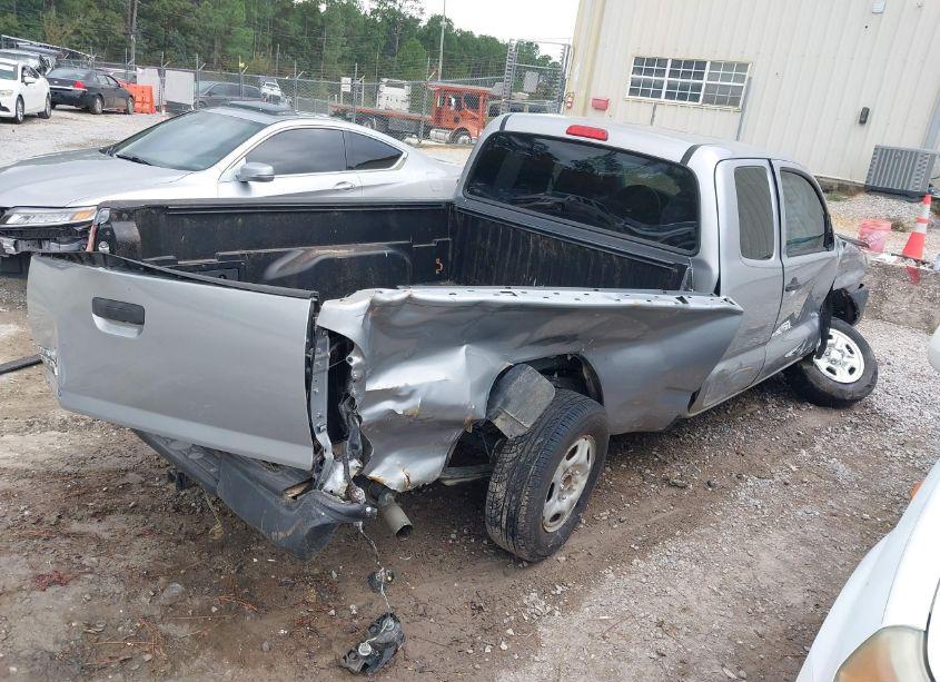 Photo 4 of 2015 Toyota Tacoma (VIN 5TFTX4CN5FX058032)