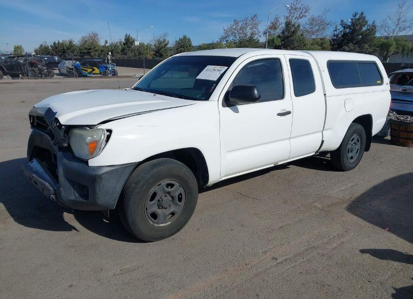 Photo 2 of 2015 Toyota Tacoma (VIN 5TFTX4CN6FX059805)