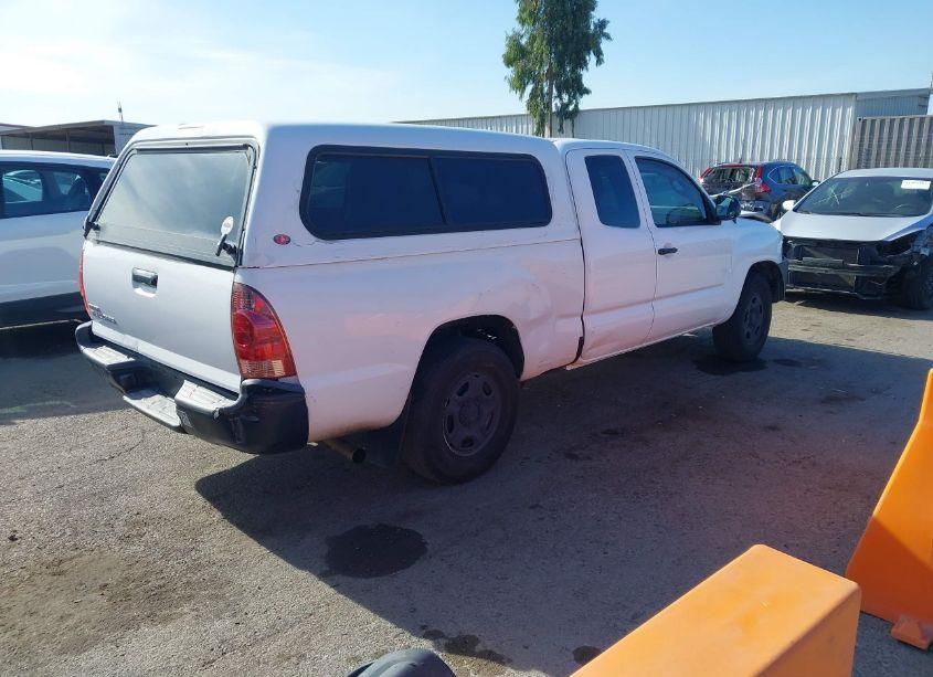 Photo 4 of 2015 Toyota Tacoma (VIN 5TFTX4CN6FX059805)