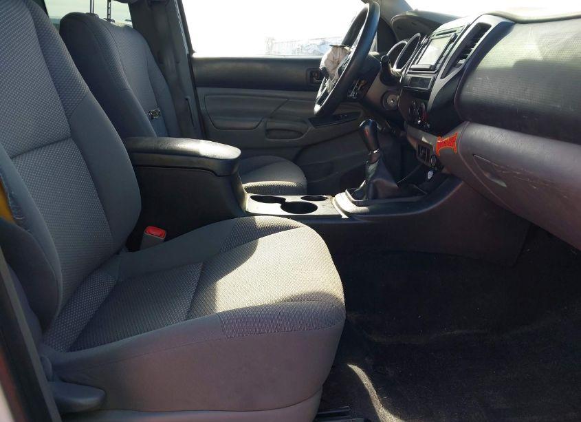 Photo 5 of 2015 Toyota Tacoma (VIN 5TFTX4CN6FX059805)