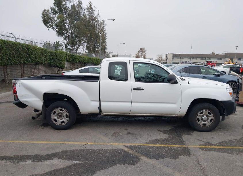 Photo 13 of 2015 Toyota Tacoma (VIN 5TFTX4CN7FX055777)