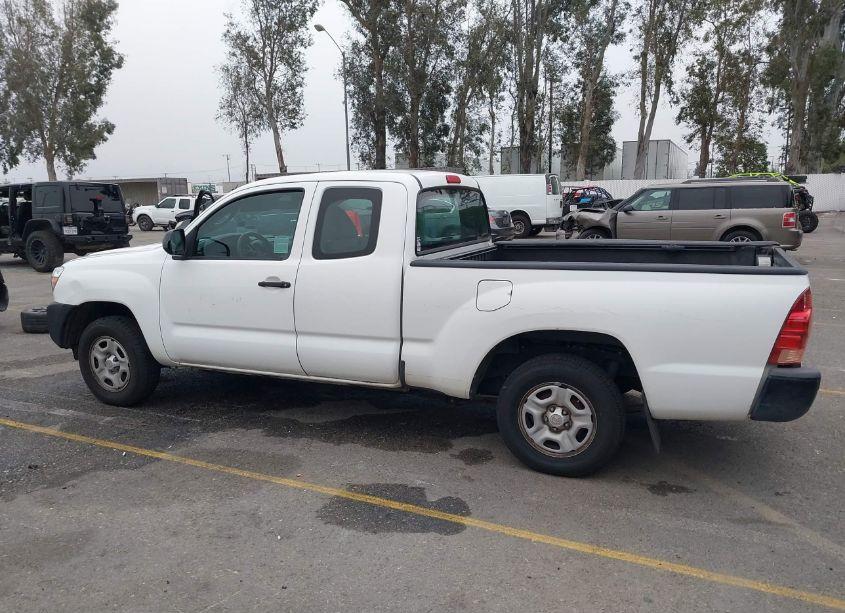 Photo 14 of 2015 Toyota Tacoma (VIN 5TFTX4CN7FX055777)