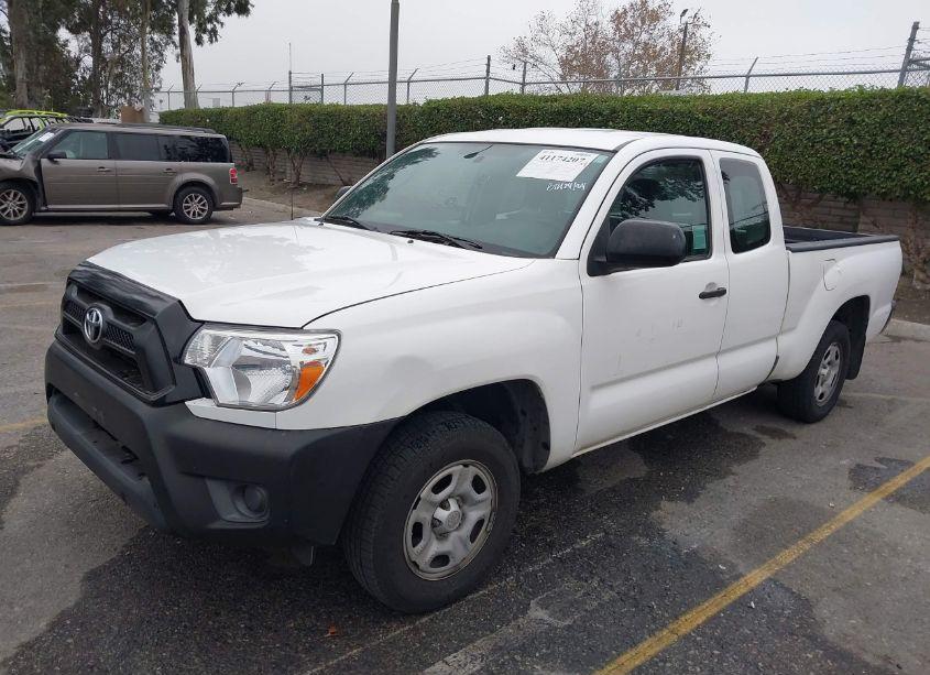 Photo 2 of 2015 Toyota Tacoma (VIN 5TFTX4CN7FX055777)