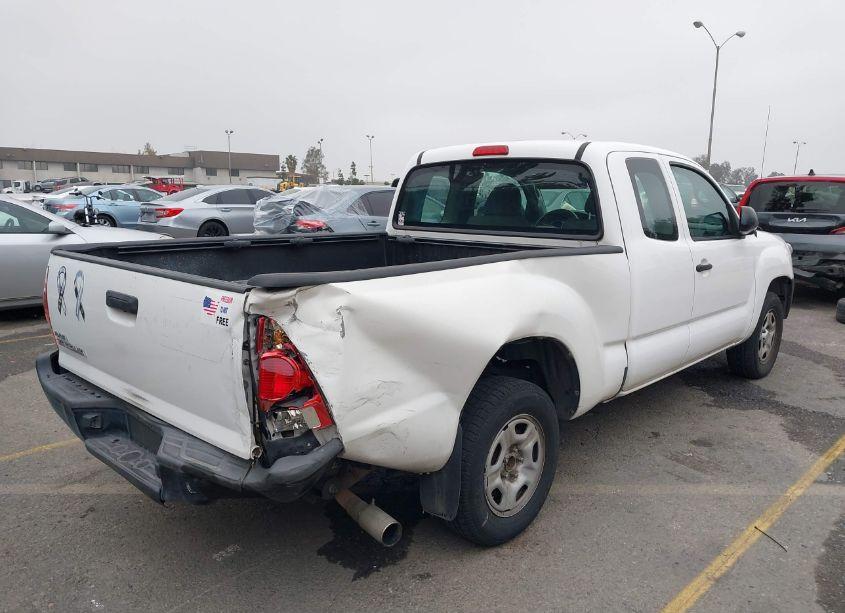 Photo 4 of 2015 Toyota Tacoma (VIN 5TFTX4CN7FX055777)