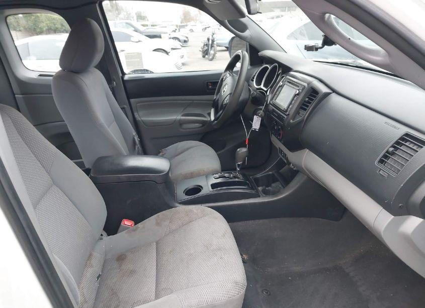 Photo 5 of 2015 Toyota Tacoma (VIN 5TFTX4CN7FX055777)