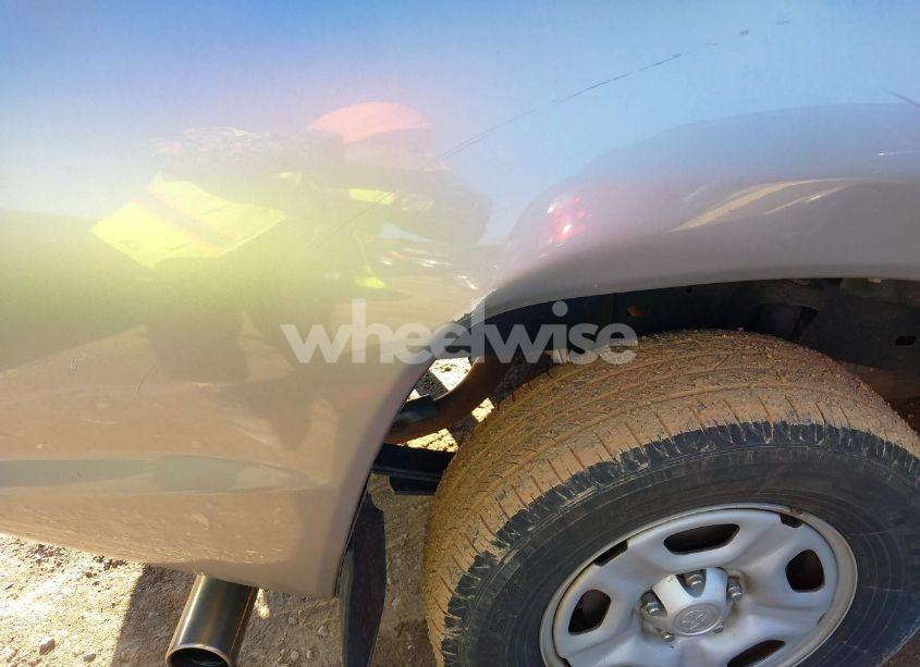 Photo 17 of 2015 Toyota Tacoma (VIN 5TFTX4CN7FX060557)