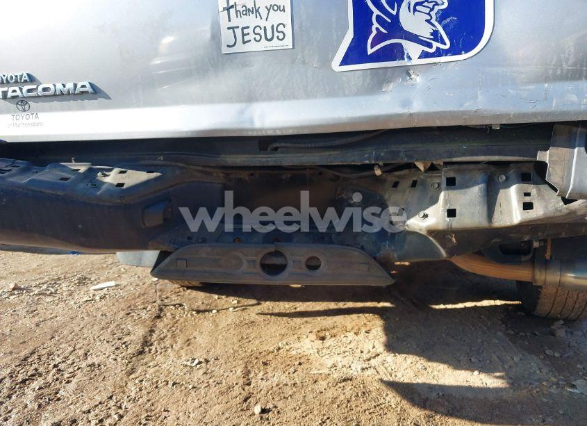 Photo 19 of 2015 Toyota Tacoma (VIN 5TFTX4CN7FX060557)