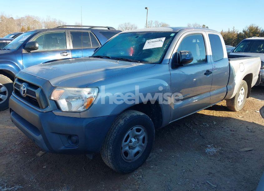 Photo 2 of 2015 Toyota Tacoma (VIN 5TFTX4CN7FX060557)