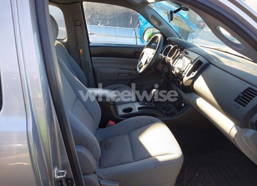 Photo 5 of 2015 Toyota Tacoma (VIN 5TFTX4CN7FX060557)