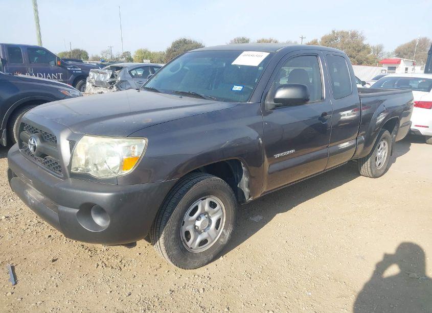 Photo 2 of 2011 Toyota Tacoma (VIN 5TFTX4CN8BX010115)