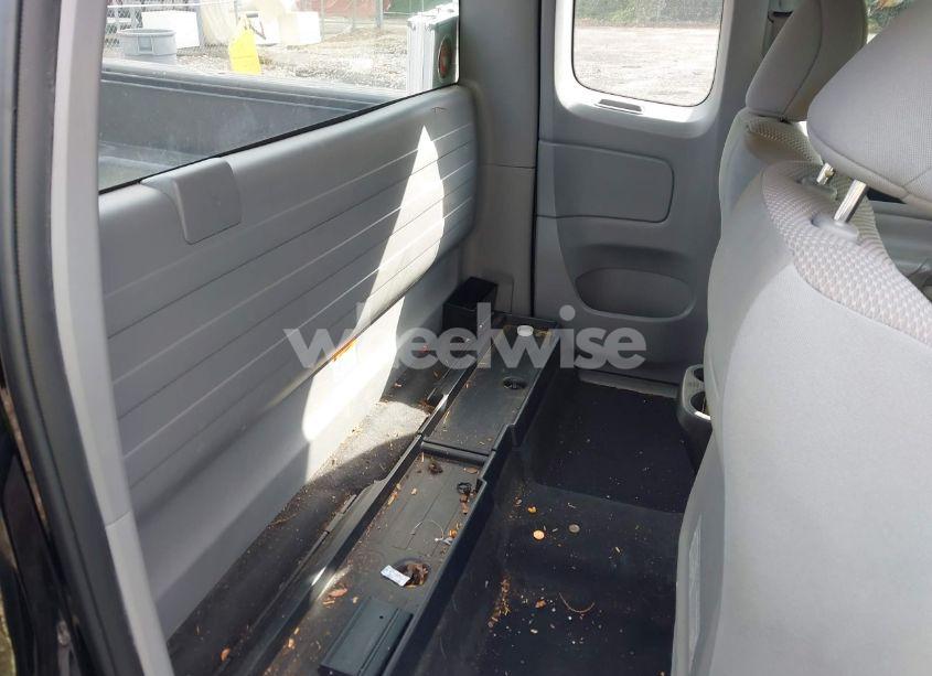 Photo 8 of 2015 Toyota Tacoma (VIN 5TFTX4CN8FX062155)