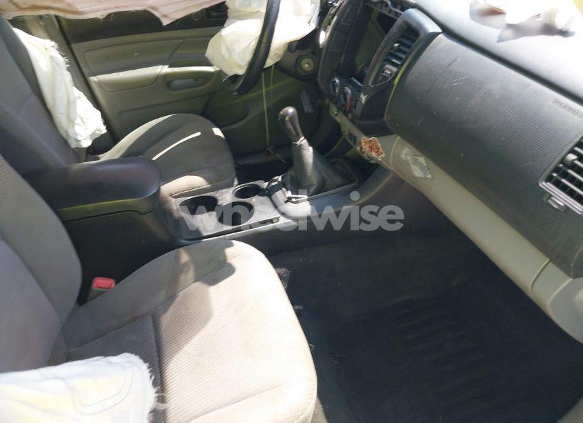 Photo 5 of 2015 Toyota Tacoma (VIN 5TFTX4CNXFX060276)
