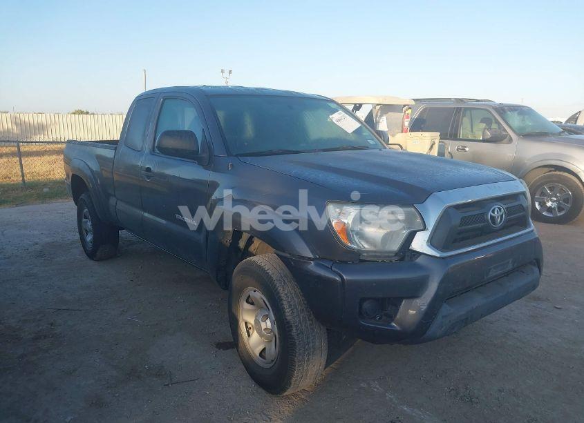 2014 Toyota Tacoma PRERUNNER (VIN 5TFTX4GNXEX028257) main photo