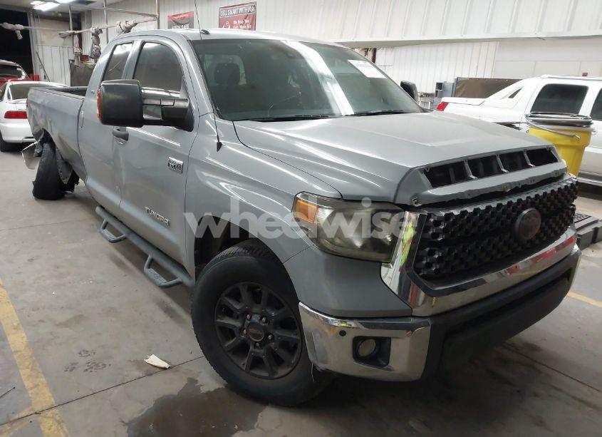 2018 Toyota Tundra SR5 5.7L V8 (VIN 5TFTY5F11JX010242) main photo