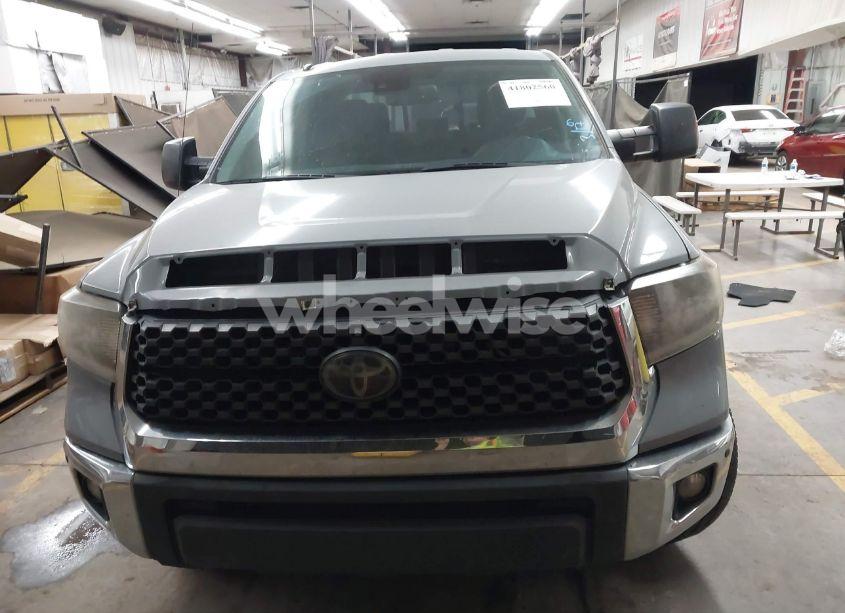 Photo 12 of 2018 Toyota Tundra SR5 5.7L V8 (VIN 5TFTY5F11JX010242)