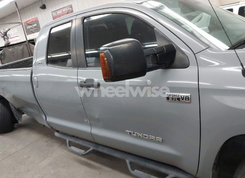 Photo 13 of 2018 Toyota Tundra SR5 5.7L V8 (VIN 5TFTY5F11JX010242)