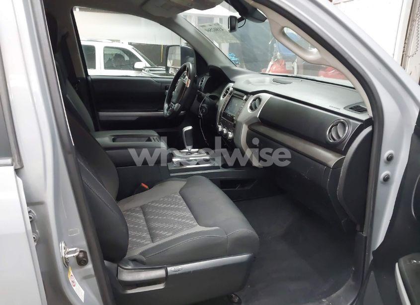 Photo 5 of 2018 Toyota Tundra SR5 5.7L V8 (VIN 5TFTY5F11JX010242)