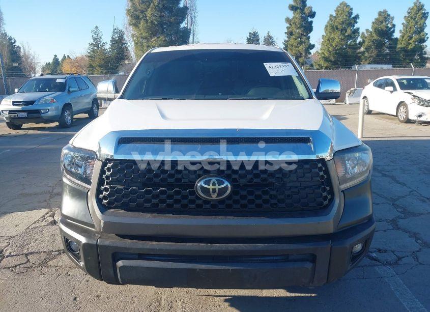 Photo 12 of 2018 Toyota Tundra SR 5.7L V8 (VIN 5TFTY5F15JX010163)