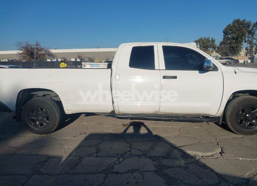 Photo 13 of 2018 Toyota Tundra SR 5.7L V8 (VIN 5TFTY5F15JX010163)