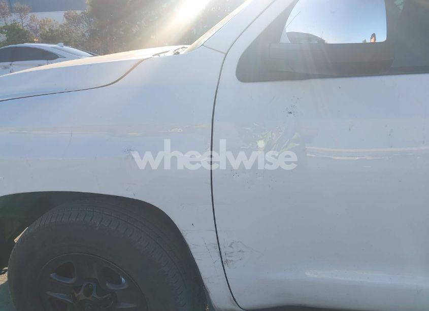 Photo 18 of 2018 Toyota Tundra SR 5.7L V8 (VIN 5TFTY5F15JX010163)