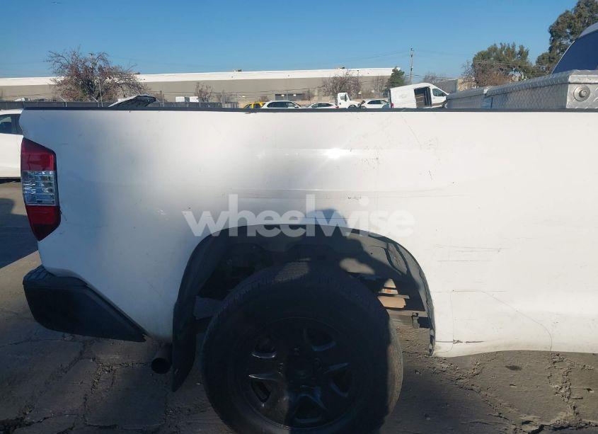 Photo 19 of 2018 Toyota Tundra SR 5.7L V8 (VIN 5TFTY5F15JX010163)